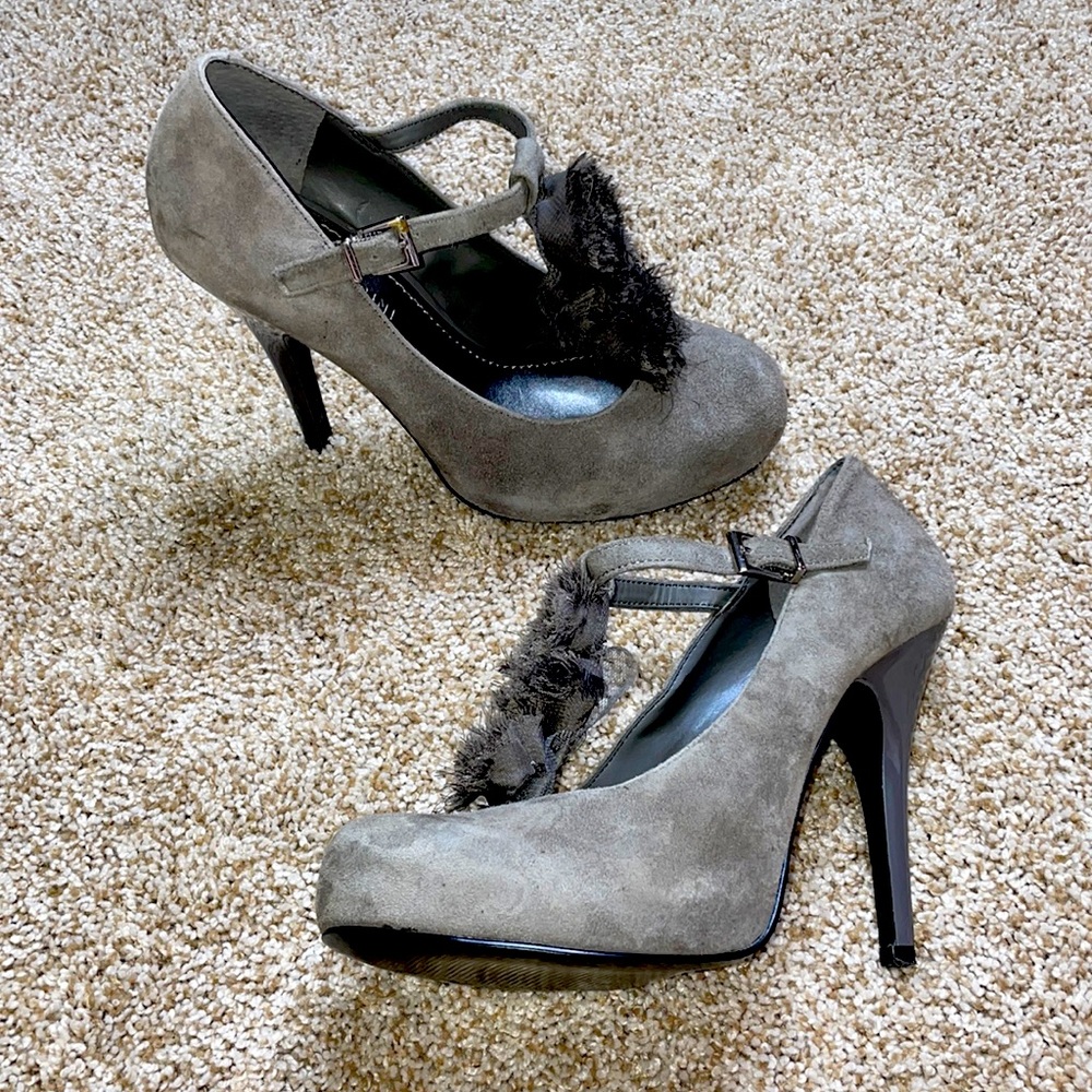 Suede grey Gianni Bini heels